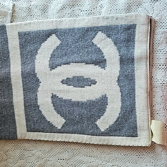 Chanel Grey & Cream Scarf - Picture 7 of 7
